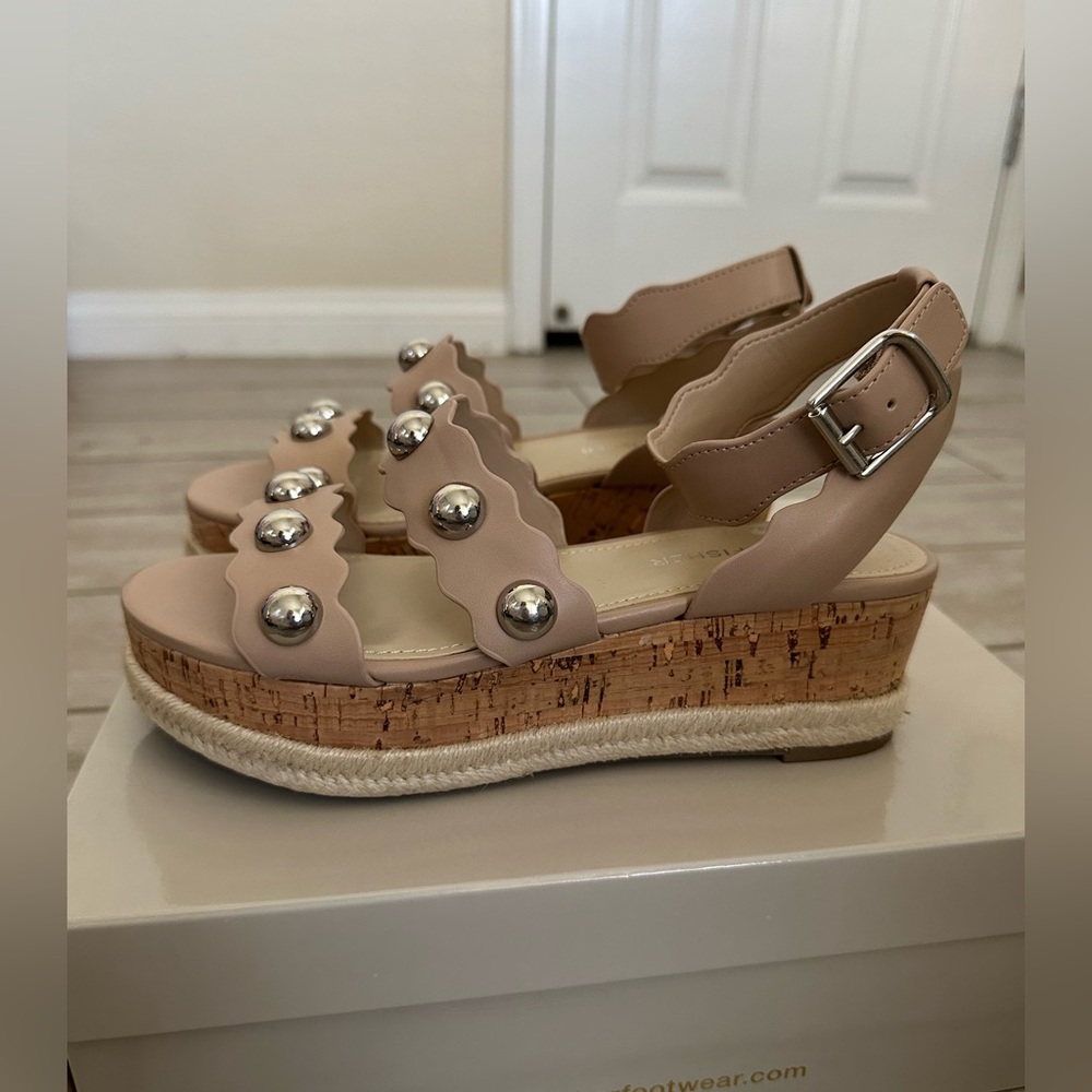 Marc Fisher: Faythe Wedge